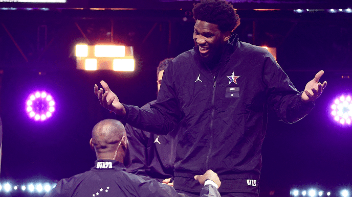 出战20秒！字母哥开场暴扣，主动申请下场，欧文人情世故满分