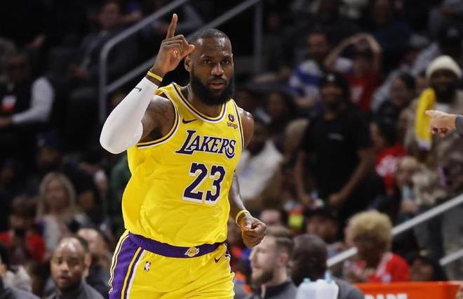 双双吃T，詹姆斯和乌度卡对骂了啥？内容曝光，老詹赛或回应有趣