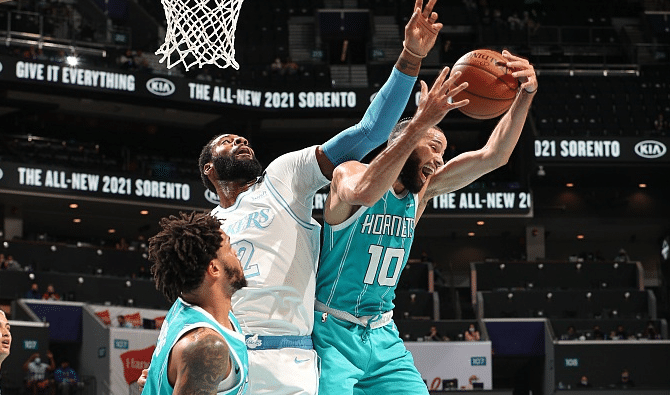 胜不足喜！湖人两战丢92个篮板，詹姆斯浓眉联手庄神卫冕存疑