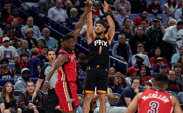 太阳耀眼闪耀，布克狂砍52分，击败鹈鹕迈向胜利之路