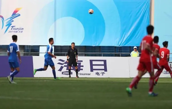 为什么足坛要开发出底线裁判？底线裁判职责是什么？