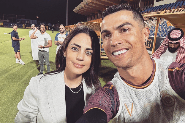 11天3赛！38岁C罗扛不住，肌肉疲劳缺席训练，沙特金靴悬了