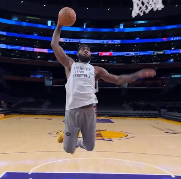 詹皇提前3小时备战勇士！湖人官方晒更衣室照 新星复出想打巴黎奥运