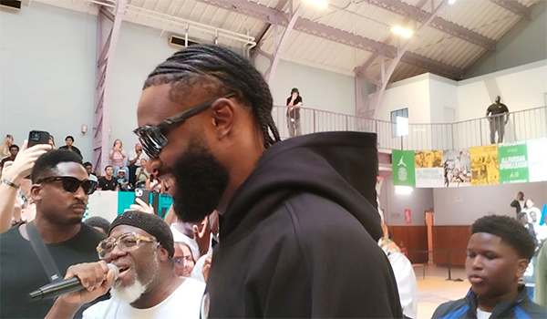 布朗头像更新！携FMVP奖杯现身巴黎与时尚女王合影