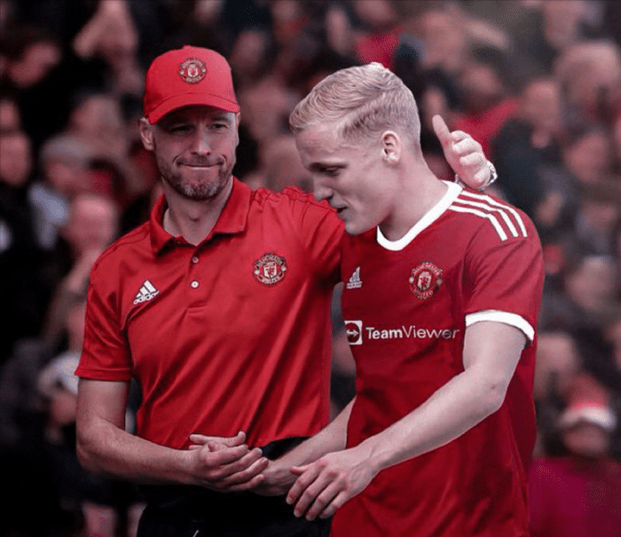 滕哈格执教曼联球员忧虑，求助范德贝克！得知为新帅踢球非常艰难