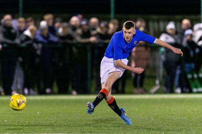 曼联争赛季40球小妖，曼城利物浦都想引进！要求拉什福德增加训练