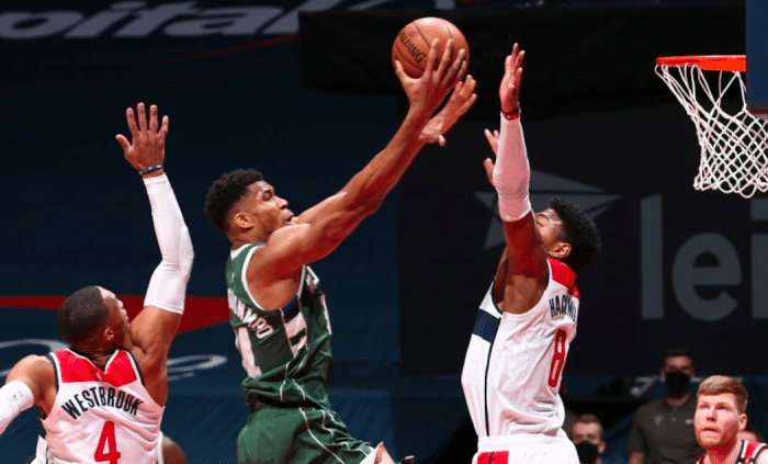 31+15+10！字母哥连续3场三双创2大队史纪录！冲击MVP三连庄