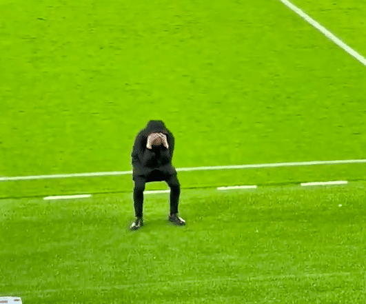 英超克星？本泽马对BIG4轰15球仅次梅西！瓜帅被打服：转身抱头下蹲