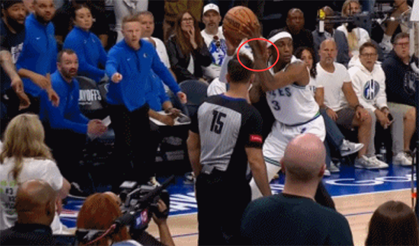 西决G2裁判报告：欧文打手犯规漏判，东契奇三分准绝杀有效