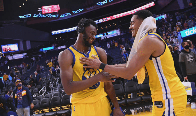 神迹延续！普尔轰22+5+5，水花缺阵扛起大旗，端茶庆祝太喜感