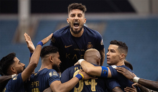 5-1被吹！利雅得胜利3线暴走，C罗MVP，冠绝足坛，狂欢季将PK梅西