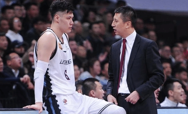 火了！贺天举成游戏主播，解释没去赵继伟婚礼，不让球迷刷礼物