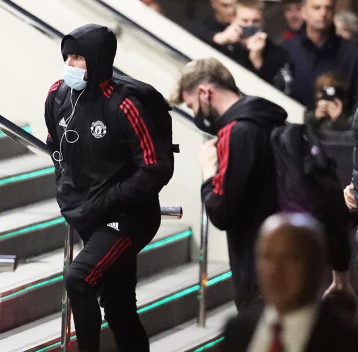 曼联对埃弗顿大名单公布：英格兰卡洛斯伤愈复出，马奎尔继续缺阵