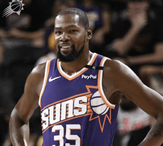 杜兰特12中8高效砍21，暴扣三分齐发，末节与布克轻松闲聊