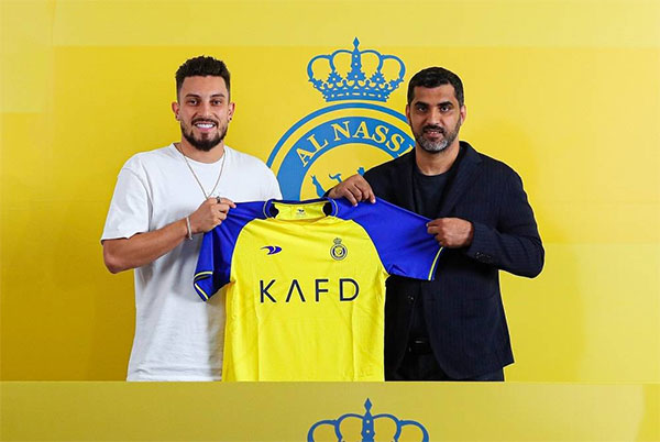 曼联官宣特莱斯700万转会！利雅得胜利2000万合同再邀巴伊