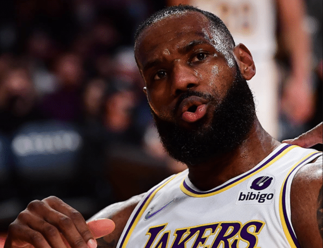 第9次票王稳了？连续5年票王不是盖的！詹皇2周净胜库里137万票！