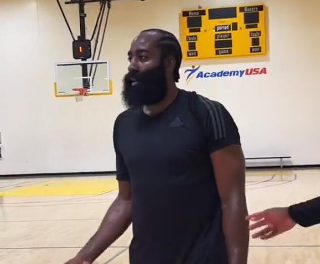 打破不和传闻！哈登与马克西合练一幕曝光 称赞费城新星：干得好