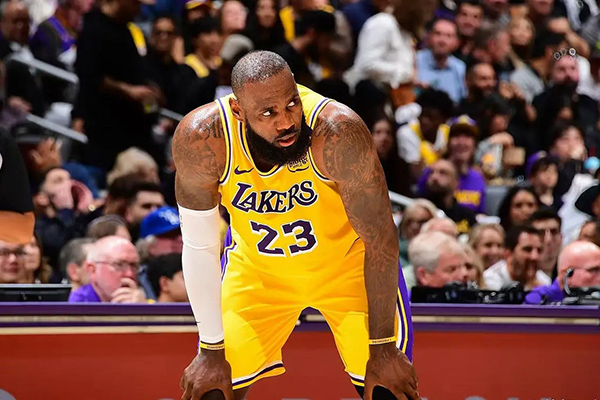 NBA休赛期动态:<a href=/lanqiuzhibo/lakers/ target=_blank class=infotextkey>湖人</a>伤病、勇士签约与<a href=/lanqiuzhibo/76ers/ target=_blank class=infotextkey>76人</a>合同进展