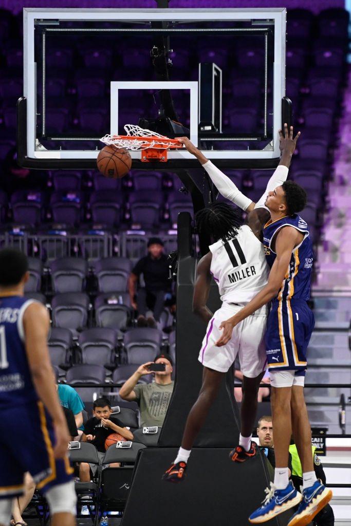 文班亚马有多强？两战轰73分9帽引狂赞 库里回应：他是2K作弊码