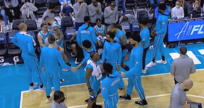 雄鹿3天2输黄蜂，20次失误太致命！字母26分+关键失误葬送比赛