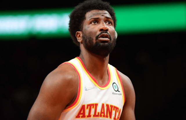 30岁前锋右腿筋肌腱撕裂，赛季报销！曾因伤到詹皇遭死亡威胁