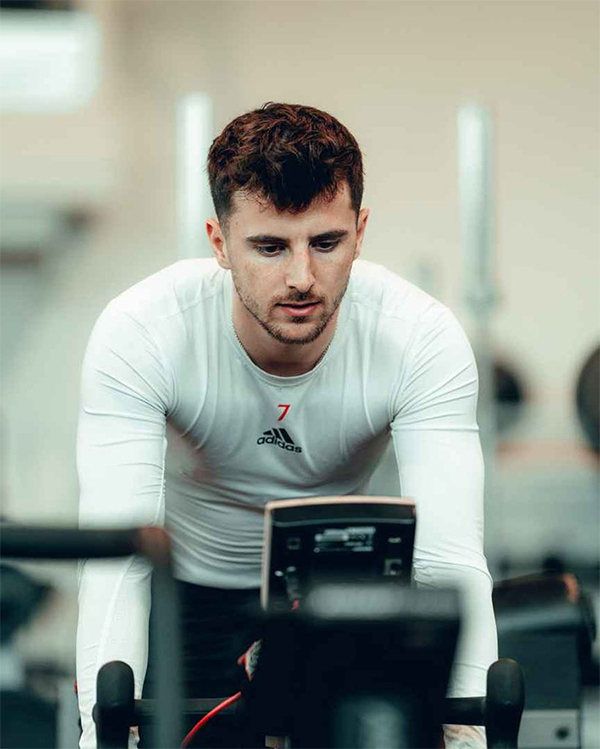 曼联6000万买了玻璃人，滕哈格官宣芒特旧伤复发！两人复出战西汉姆