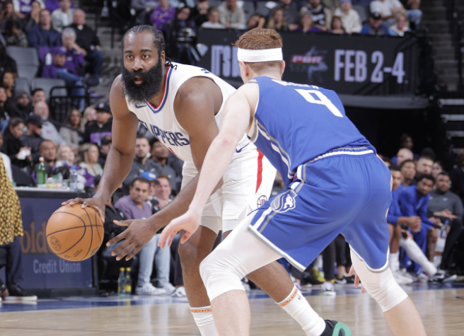 哈登26+5断狂刷纪录！快船三巨头79分拒绝逆转：小卡隔扣麦基太狠