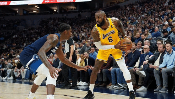 20分惨败！赛后詹姆斯撇嘴，沃格尔直言球队有进步，遭名宿怒斥