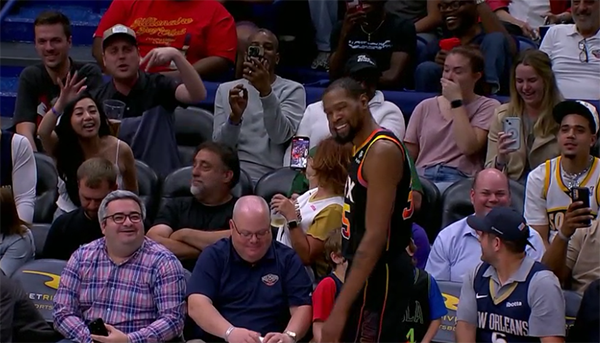 杜兰特单身事件揭秘：争议之中，他无奈摊手！