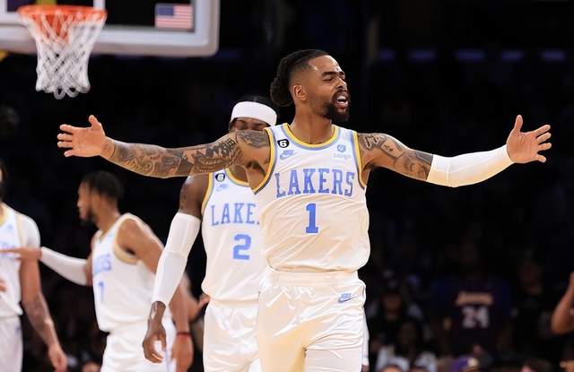 16中2！湖人3大投手梦游，哈姆插兜不调整，浓眉主动揽责