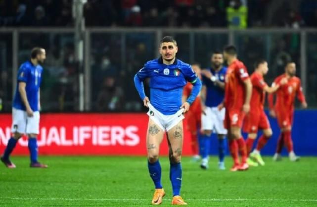意大利无缘世界杯头号罪人？浪射8脚+空门不进！赛后捂脸长跪不起