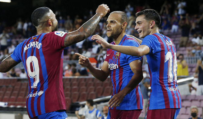 力压大巴黎！巴萨成7月份社媒最受欢迎俱乐部，皇马大幅落后