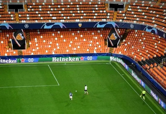 欧洲足球会受到什么影响？欧洲至少十二国已下达封锁令