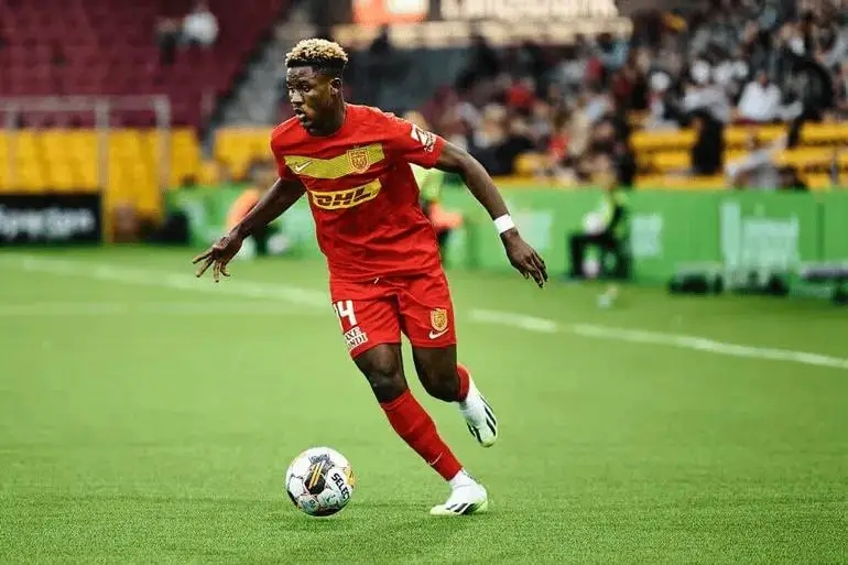 官方：布莱顿宣布与丹麦球队北西兰达成协议将签下奥斯曼