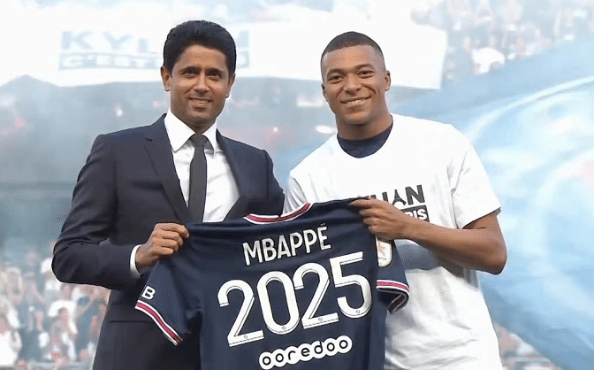 全程陪跑！姆巴佩肥皂剧落幕，皇马求购失败遭嘲讽，曼抬躺枪