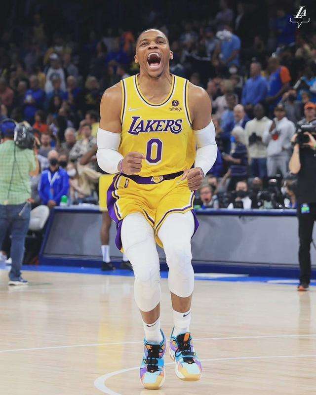 湖人2换3放弃威少戴维斯，两笔交易待官宣！太阳火箭4换1各取所需