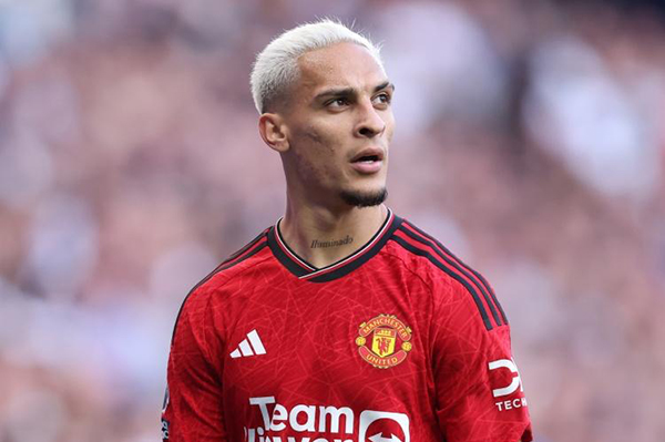 安东尼回归曼联！在2-3输给加拉塔萨雷的比赛中替补登场