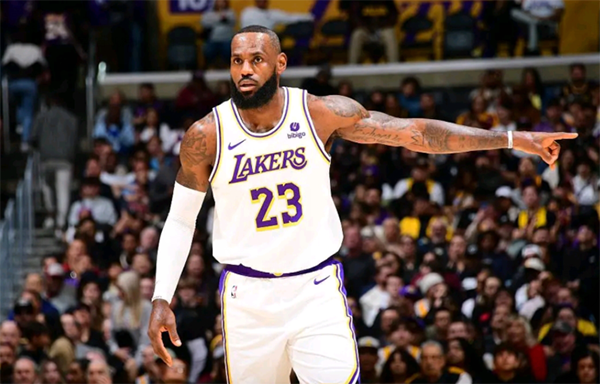 詹姆斯神助攻，湖人升至西部第八