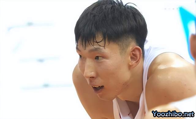 灾难！周琦空篮不中全场1分，挥霍天赋态度懒散，世界杯恐丢首发