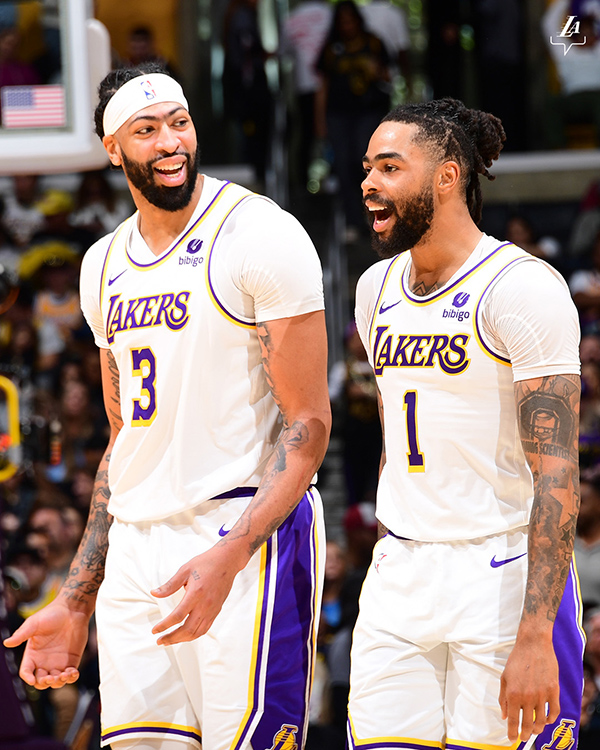 浓眉哥震撼归来！22+13+6帽，湖人团结一心打造王朝