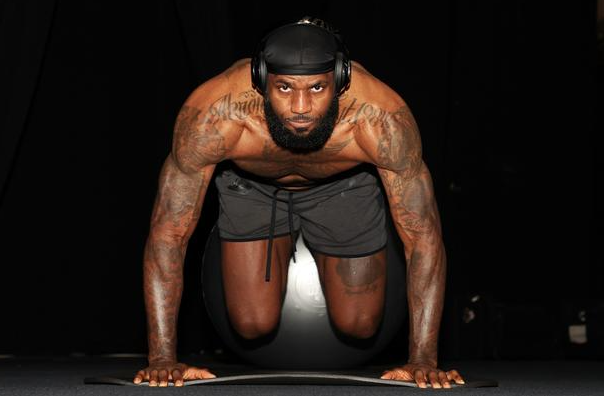 詹皇宣布回归球馆: 凌晨起床挥汗苦练 新赛季冲击第5冠和411工程