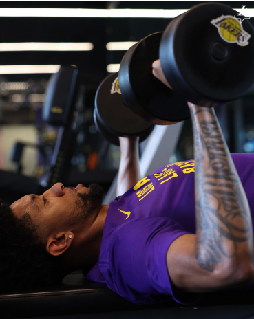 湖人官方晒训练照！38岁詹皇挥汗苦练：冲击第5冠+多项历史纪录