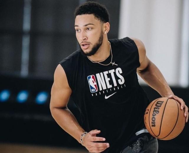 西蒙斯罕见晒训练照！霍华德第一时间为他点赞 三分能力又遭调侃