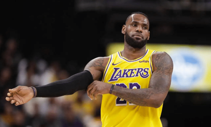 就在明天！一项炸裂纪录即将诞生，乔丹甘拜下风，提前恭喜詹姆斯