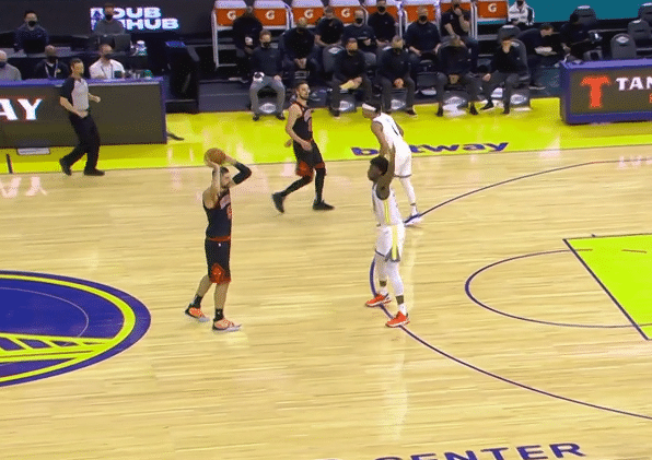 勇士大胜公牛！库里带伤轰下32分6助，格林中圈三分+追身三分