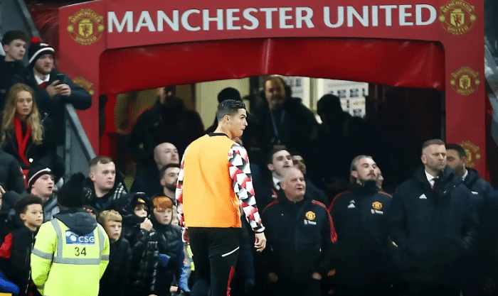 C罗道歉还不够！能否重返一线队存疑，滕哈赫：必须真正表达歉意