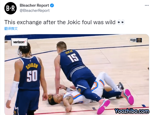 256斤约基奇压人引热议！雷霆菜鸟紧闭双眼瘫躺地上，还惨遭踢裆