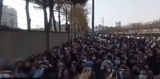 外媒：伊朗禁止女球迷入场并驱逐，被国际足联询问