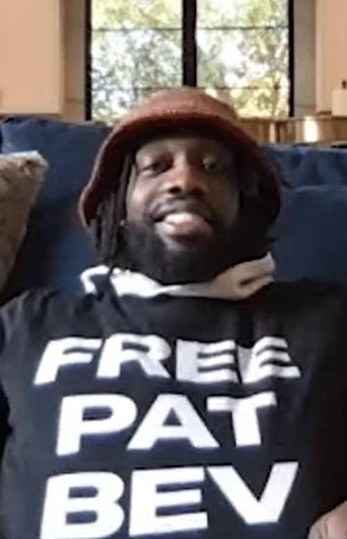 贝弗利禁赛3场后首次露脸：身穿还我自由T恤 不后悔为队友揍艾顿