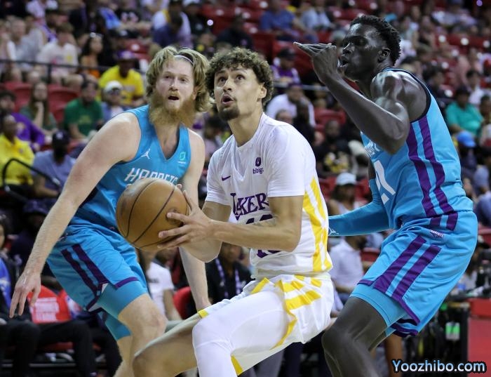 湖人官宣连签2人！18人训练营大名单出炉 詹姆斯浓眉威少领衔冲冠